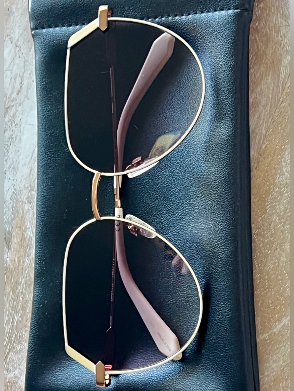 🆕 Quay Main Character White/Gold Sunglasses (paperwork, case, cleaning rag) - Picture 5 of 17